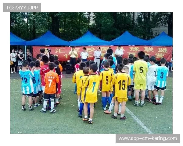 琑队如何推动校园足球与俱乐部联动，学校和足球俱乐部合作方式